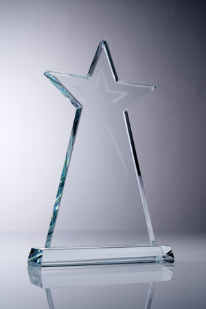 star shape crystal trophy against white backgroundの写真素材