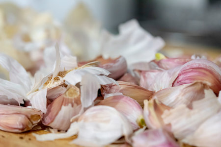 Garlic stripped from its main branch ab ve the table