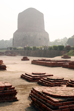 Life of India : The Ruin of Dhamekh Stupa, Sarnathのeditorial素材