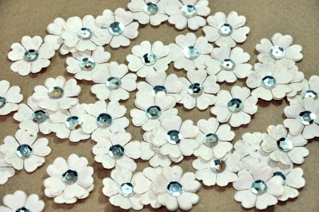 Artificial flowers are imitations of natural flowering plants, used for commercial or residential decoration.の写真素材