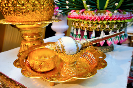 Conch was decorated with gold, used as the equipment for thai wedding style.の写真素材