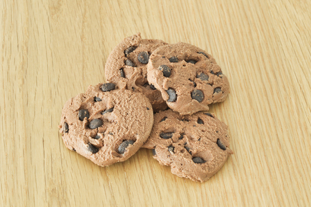 chocolate chip cookie on woodden backgroundの写真素材