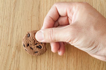 chocolate chip cookie on woodden backgroundの写真素材