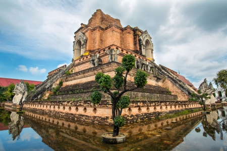 Ancient pagoda at Wat Chedi Luang temple in Chiang Mai, Thailandの写真素材