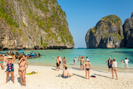 PHI PHI ISLAND,THAILAND-FEBRUARY 25, 2014:Tourists on the wonderful Maya beach of Phi Phi Leh island Thailand on 25 February, 2014.のeditorial素材