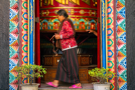 KATHMANDU, NEPAL - MARCH 30: Unidentified woman go around Bouddanath Stupa praying wheel March 30, 2013 in Kathmandu, Nepal.のeditorial素材