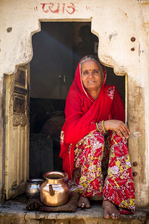 JAIPUR, INDIA - NOVEMBER 27, 2012: Portrait of unidentificate indian woman in Jaipur, Indiaのeditorial素材