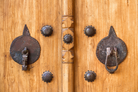 Typical door of an old house in Kashan, Iranの写真素材