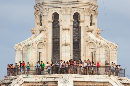 Florence, Italy - September 17, 2015 : Tourists on the top of Famous Santa Maria del Fiore cathedrall, Duomo in Florence, Italy.のeditorial素材