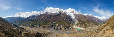 Panoramic view of Manang valley and Annapurna mountains range. Annapurna circuit trek, Nepalの写真素材