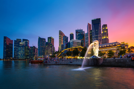 Singapore skyline, Marina bay and Merlion fountain view at duskのeditorial素材