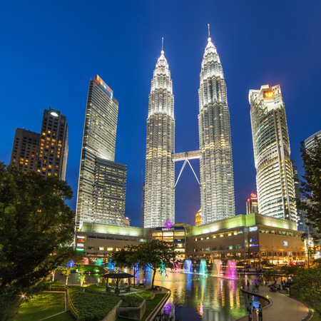 Kuala Lumpur, Malaysia - September 22, 2016: Famouse Petronas Towers at night In Kuala Lumpur, Malaysia.のeditorial素材