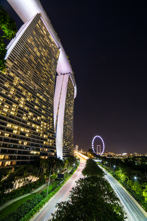 Wide angle shot of the Marina Bay Sands Hotel and Singapore Flyer at nightのeditorial素材