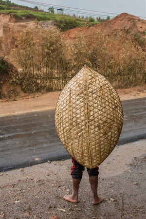 Unidentified khasi man wearing traditional rain cover made from bamboo, Meghalaya, Northの素材 [FY31096858598]