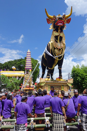 Bali, Indonesia - August 20, 2016: Balinese people participating in royal cremation ceremony in Ubud, Bali.のeditorial素材