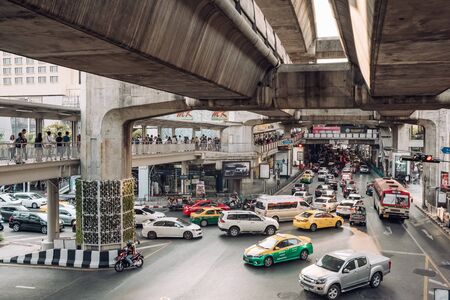 Traffic on Rama I street at Pathumwan junction in Bangkok, Thailandのeditorial素材