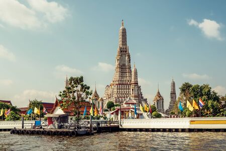 Wat Arun buddhist temple in Bangkok, Thailandの写真素材