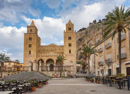 Cathedral Basilica of Cefalu at square Piazza del Duomo in the old town of Cefalu, Sicilyの写真素材