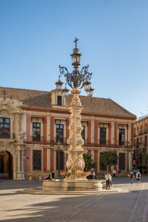 Fuente de la Farola fountain on Plaza Virgen de los Reyes square in Seville, Andalusia, Spainのeditorial素材
