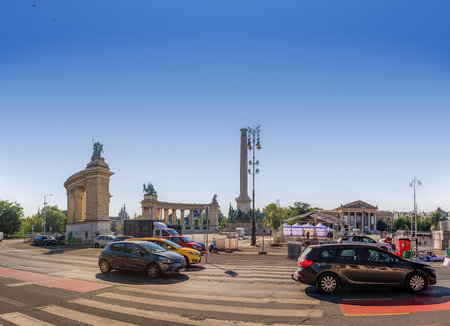 Heroes' Square or the Millennium Monument is the most important attraction of the city. Tourist attraction. Budapest, Hungary.の写真素材