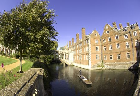 Composed of thirty one colleges (one of which is named St John's), the prestigious university in the city of Cambridge (England) attracts young people interested in a vintage education as well as great exam results under the guidance of diistinguished teaの写真素材
