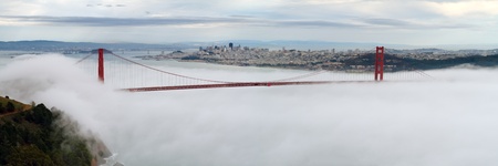 Golden Gate Bridge in fogの写真素材