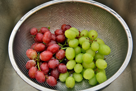 Red and green grapesの写真素材