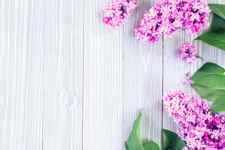 Purple lilac flowers on wooden table backgroundの写真素材