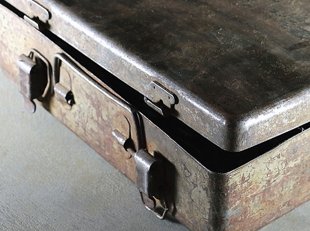 Rusty Old Tool Boxの写真素材