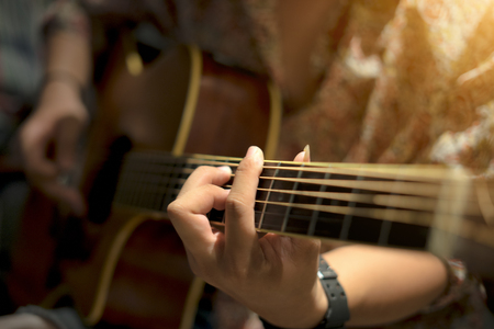Play the guitar by hand \/ Artist \/ musician