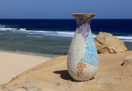 jar and red seaの写真素材