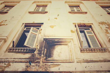 Old abandoned vintage building in Yaowarat Street (Chinatown) in Bangkok City, Thailandの写真素材