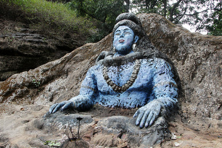 Rock-cut and blue painted carving of Shiva, also known as Jata Shankar, near Jata Shankar Cave, Pachmarhi, Madhya Pradesh, India, Asiaのeditorial素材