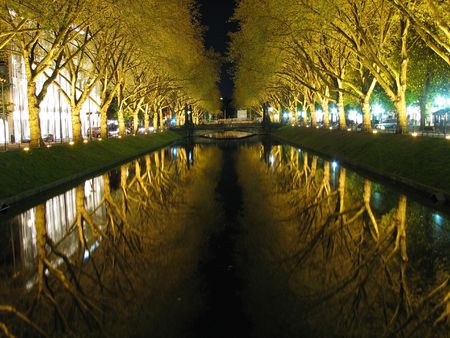 Konigsallee at nightの写真素材