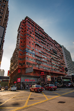 HONG KONG, CHINA - August 5, 2015 : Alhambra Building view on Nathan road on Aug 5, 2015 in Hong Kongのeditorial素材