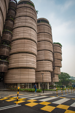 SINGAPORE - September 16, 2015 : Outside view of The Hive for learning called Dim Sum Basket Building at Nanyang Technological University NTU on Sep 16, 2015 in Singapore.のeditorial素材