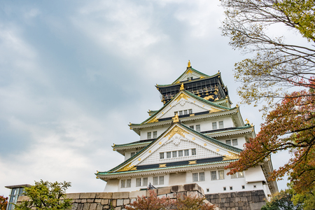 Osaka castle in cloudy sky before the rain fall down in Osaka, Japan.のeditorial素材