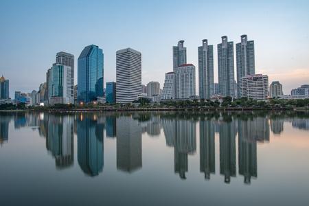 Bangkok, Thailand skyline from Benjakiti Park in the morning.のeditorial素材