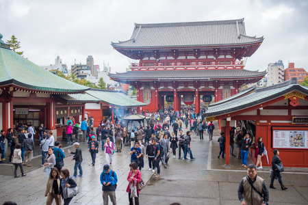 TOKYO, JAPAN - November 10, 2015 : The Kaminarimon Thunder Gate - Gate of Sensoji Temple. Senso-ji Buddhist Temple is the symbol of Asakusa and it is the most famous temples of Japan.のeditorial素材