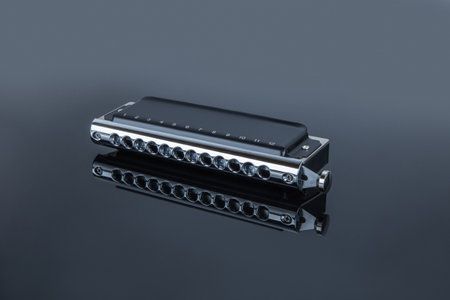 Small harmonica instrument
