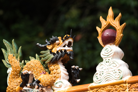 Tin Hau Temple: Chinese Dragon on roof of templeの写真素材