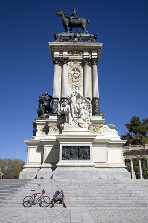 Monument in a park, Alfonso XII Monument, Parque Del Retiro, Madrid, Spainの写真素材