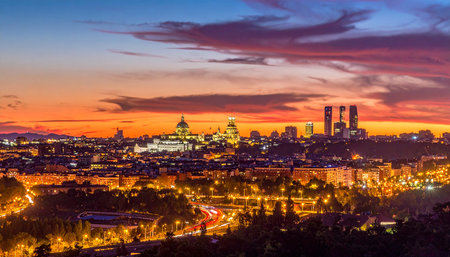 Panoramic view of the city of Lyon at sunset, Franceの素材