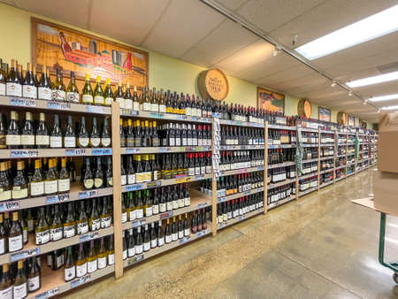 Wine aisle at local Trader Joes.のeditorial素材