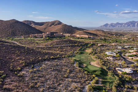 Parched earth and green golf courses surround JW Starr Pass Marriott in Tucsonのeditorial素材