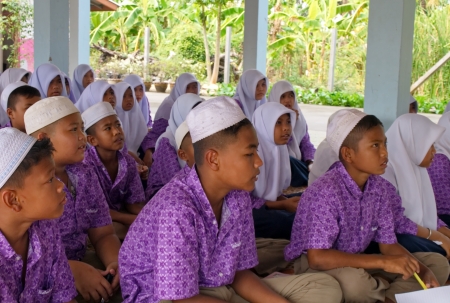 Boys and girls during class in a Muslim public school in a rural area of Pathumthani province, Thailandのeditorial素材