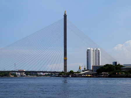 The Rama VIII bridge on the Chaopraya River in Bangkok, Thailand. The bridge opened to traffic on May 7, 2002のeditorial素材