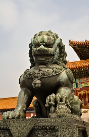 a bronze lion statue guarding the forbidden city in beijingの写真素材