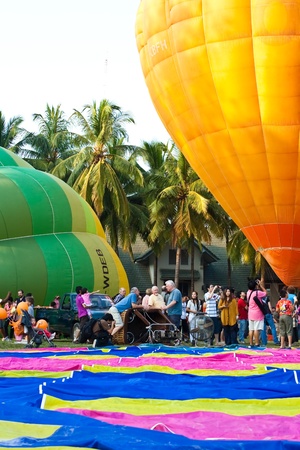 teamwork of setting up hotair ballon in Thailand International Balloon Festival 2011のeditorial素材