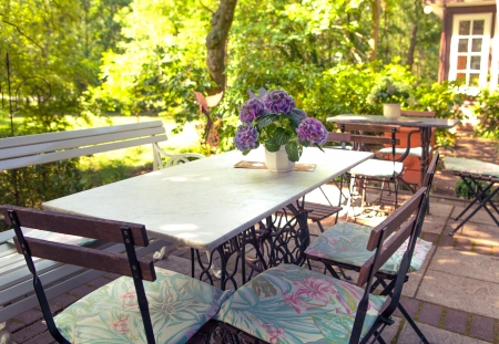 Outdoor cafe in the park.  Europeの写真素材